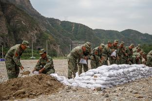 罗马诺：法兰克福租借范德贝克即将官宣，选择买断费1500万欧